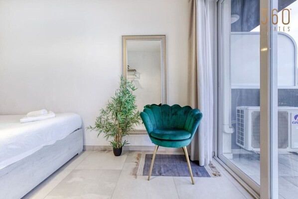 2 bedrooms, desk, iron/ironing board, travel cot