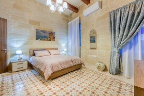 4 soveværelser, skrivebord, strygejern/strygebræt, weekendseng