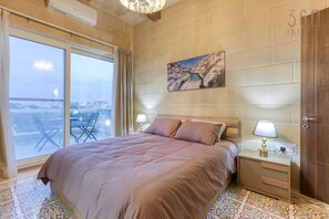 4 bedrooms, desk, iron/ironing board, travel cot