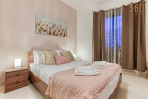 1 bedroom, desk, iron/ironing board, WiFi