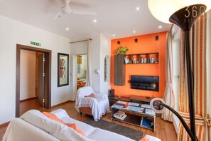 Desk, iron/ironing board, travel cot, WiFi