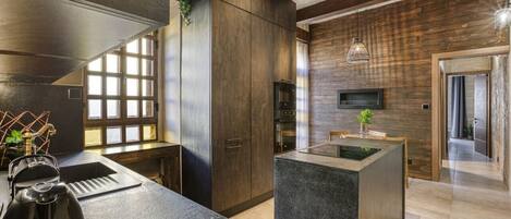 Kühlschrank, Mikrowelle, Ofen, Herdplatte