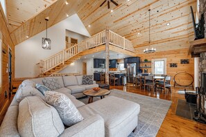 Smart TV, caminetto, tavolo da calcetto, tavolo da ping pong