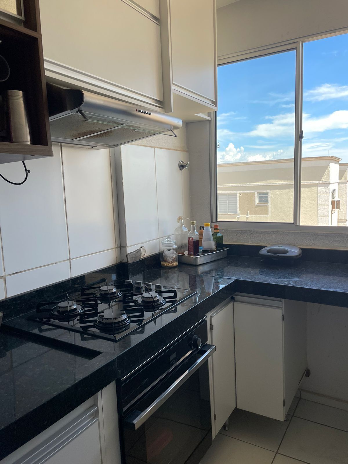 Geladeira, micro-ondas, fogão, cooktop