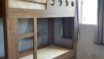 2 quartos, ferros/tábuas de passar roupa, Wi-Fi de cortesia