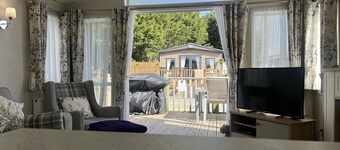Dog Friendly Lodge With hot Tub, Quiet Location