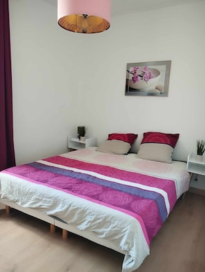 3 bedrooms, iron/ironing board, travel cot, WiFi