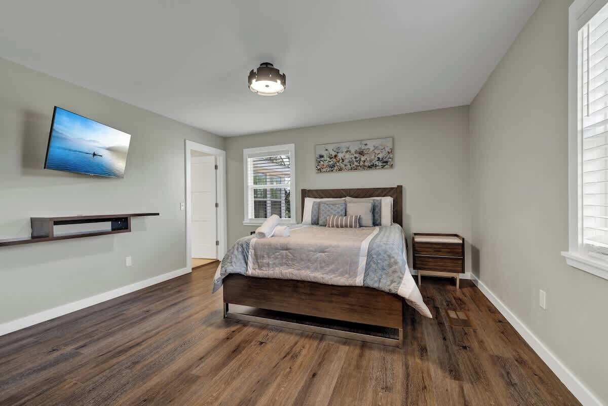 4 bedrooms, iron/ironing board, travel cot, free WiFi