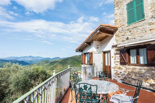 House - Sleeps 5, Scenic Views, Fireplace & Garden