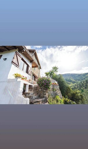 Exterior - Cozy Cottage Retreat in Bajardo (Bajardo)