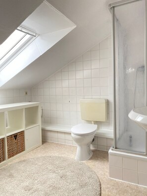 Douche, savon, papier toilette