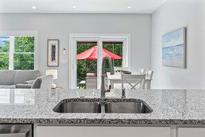 Interior - Walk to Short Sands Beach! (York)