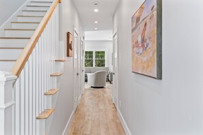 Interior - Walk to Short Sands Beach! (York)