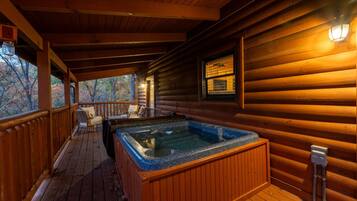 Tina de hidromasaje al aire libre