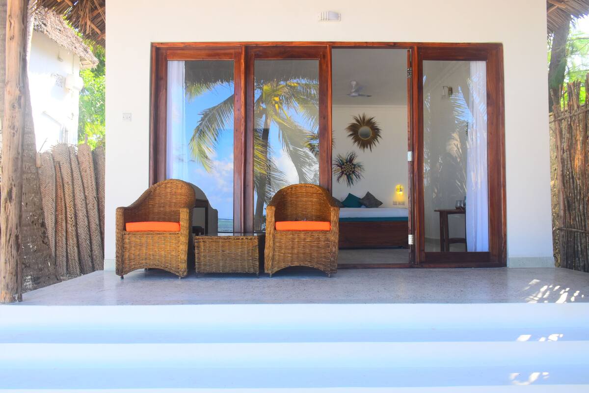 Elite Bungalow, 1 King Bed, Non Smoking, Ocean View | In-room safe, free WiFi