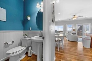 环保洗浴用品、吹风机、毛巾