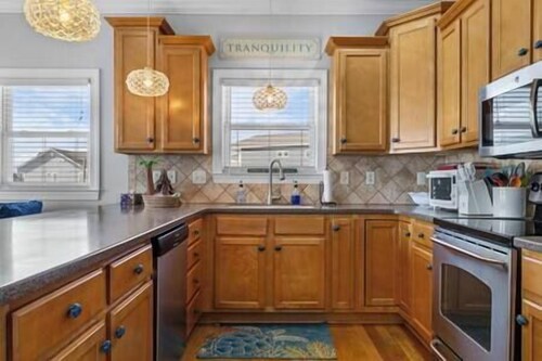 Sunshine at the Shore, Elevator, updated,WOW views