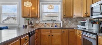 Sunshine at the Shore, Elevator, updated,WOW views