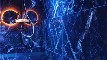 Bruser, boblebadekar, hårtørrer, håndklæder