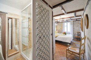 2 soverom, safe på rommet, strykejern/-brett og wi-fi (inkludert)