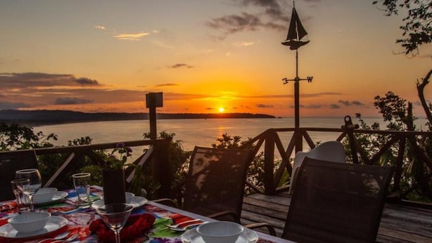 A table set for dining with a sunset view. - Morro Terco Hotel (Nuquí)