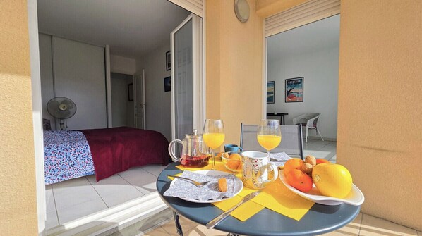 Unclassified image, 1 of 16, button