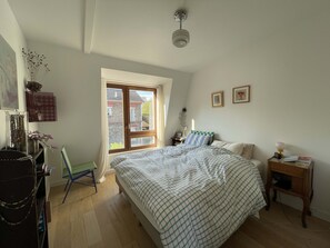 3 chambres, fer et planche à repasser, Wi-Fi, draps fournis