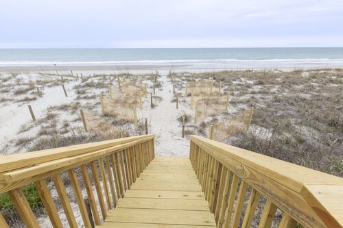 Emerald Isle Escape - New, Completely Renovated Oceanfront Duplex