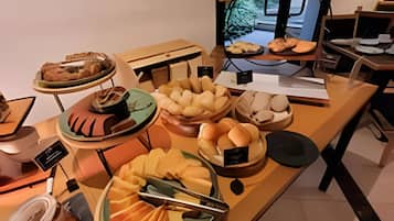 Apartment | Dining