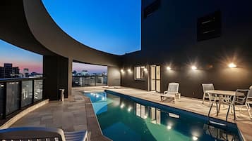 Appartamento | Piscina | Piscina all'aperto, ombrelloni da piscina, lettini