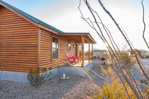 Terrace/patio - Cabin 2 at Widows Peak • Terlingua, Big Bend (Terlingua)
