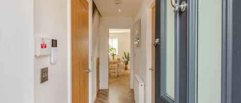 المنشأة من الداخل