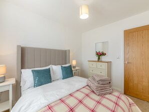 3 bedrooms, free WiFi, bed sheets