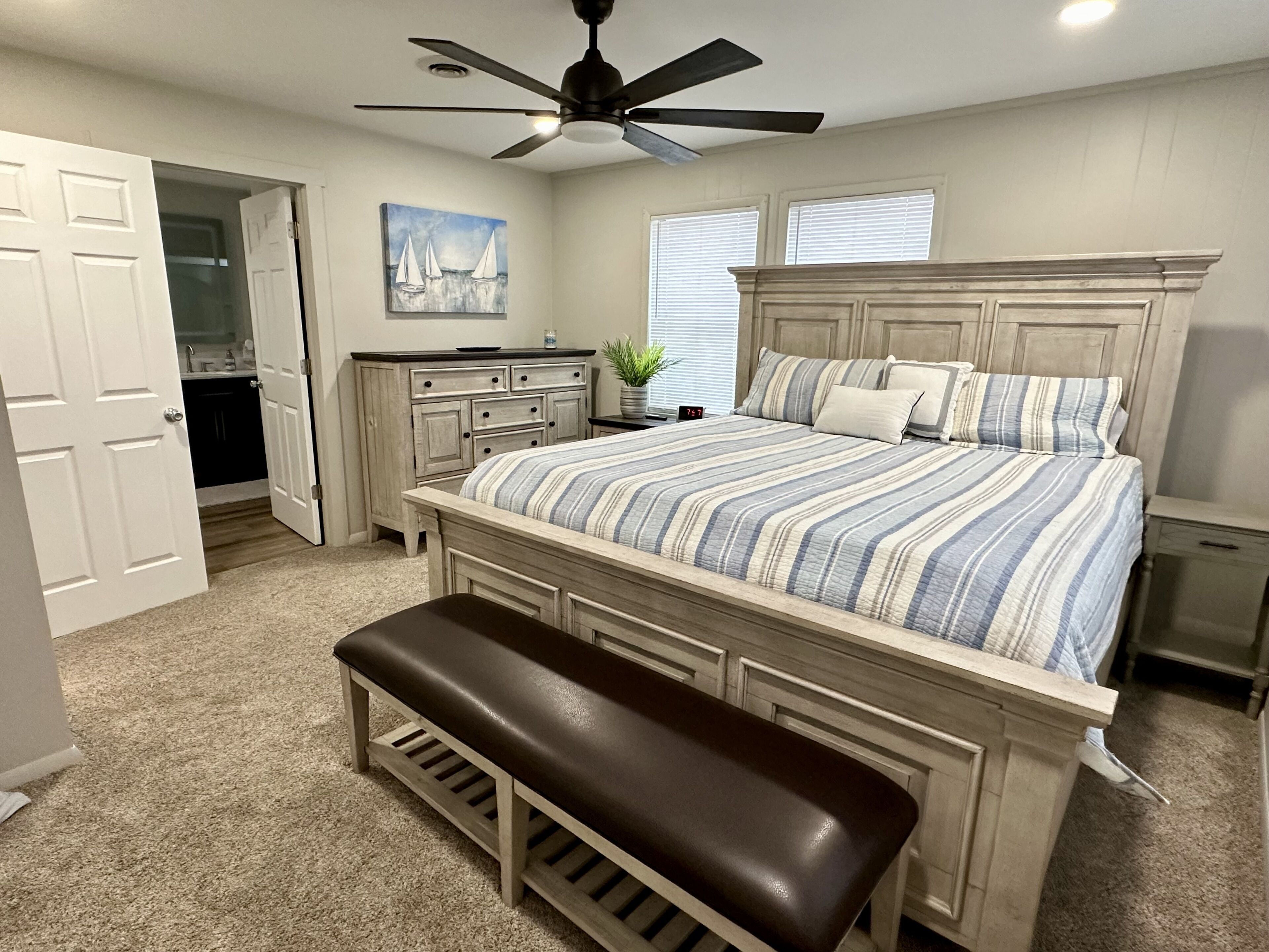 3 bedrooms, iron/ironing board, WiFi, bed sheets