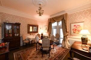 Free daily cooked-to-order breakfast