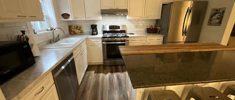 Micro-ondes, four, plaque de cuisson, lave-vaisselle