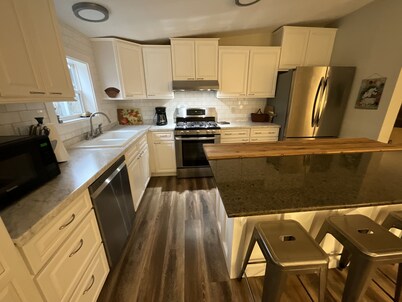 Private country home-250 acres in Enchanted Mountains family-pet friendly, pond 