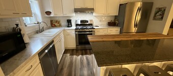 Private country home-250 acres in Enchanted Mountains family-pet friendly, pond