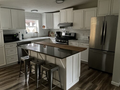 Private country home-250 acres in Enchanted Mountains family-pet friendly, pond 