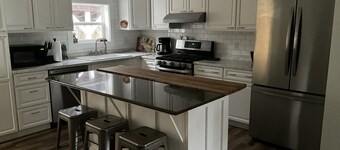 Private country home-250 acres in Enchanted Mountains family-pet friendly, pond