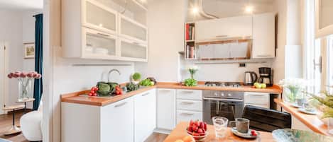 Fridge, microwave, oven, dishwasher
