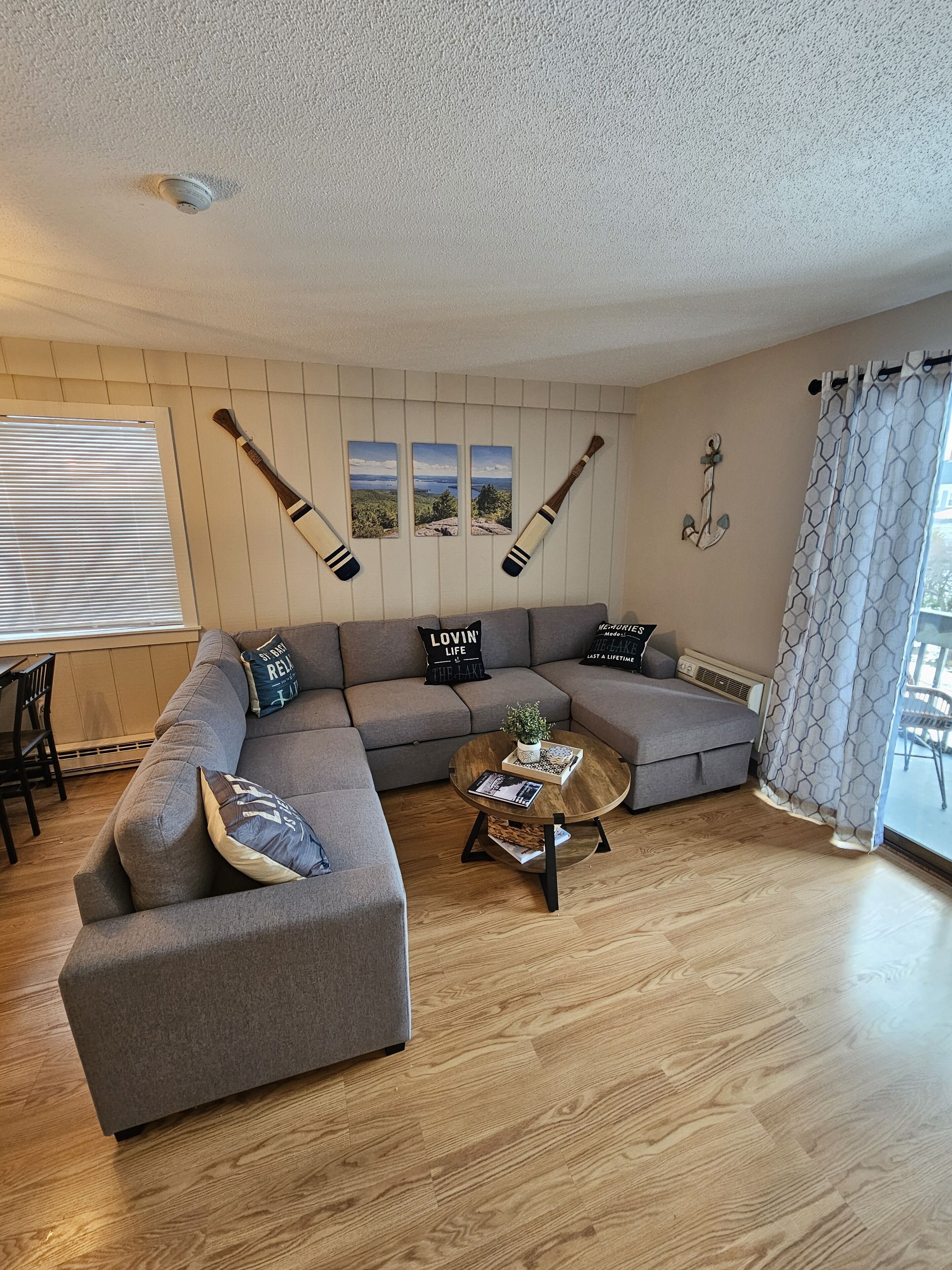 Family Friendly Retreat by the Lake