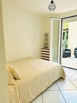 2 Schlafzimmer, Bügeleisen/Bügelbrett, Bettwäsche