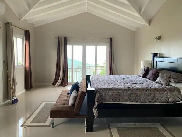 3 chambres, chambres insonorisées, fer et planche à repasser