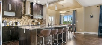 Large 5BR Home » Central AC » King Bed » Netflix