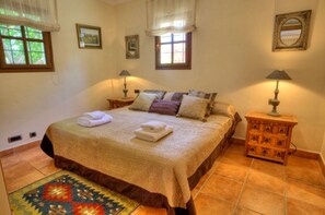 4 chambres, fer et planche à repasser, Wi-Fi gratuit, draps fournis