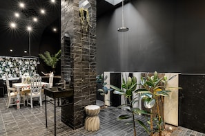 Luxury House, 6 Bedrooms, Private Pool, Courtyard Area | Room amenity