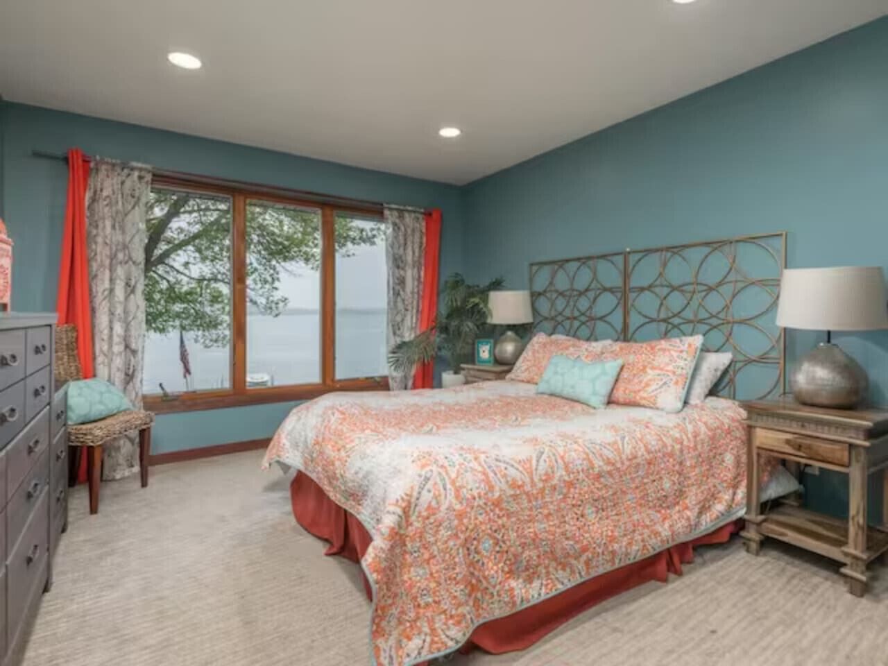 8 Schlafzimmer, Schreibtisch, Bügeleisen/Bügelbrett, Reisekinderbett