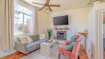 Smart TV, fireplace