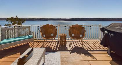 Lake Front- Great Fishing Deck-Hot Tub- Margaritaville-Large Home